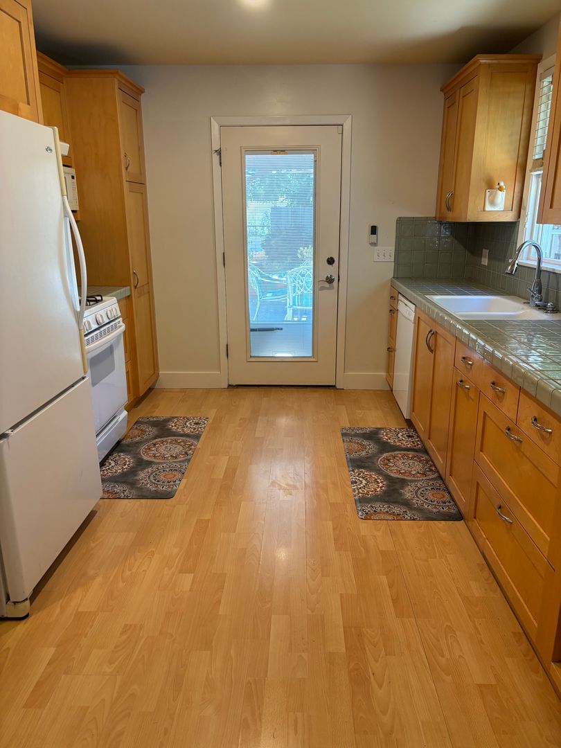 Sebastopol House: 1160 Gravenstein Hwy N