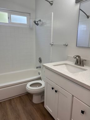 1 bedroom 1 bath upstairs unit