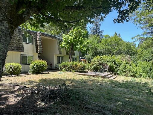 $1000 MOVE IN SPECIAL for immediate tenancy! A wonderful 2 Bedroom, 1 Bathroom 4 Plex in the Quaint area of Forestville