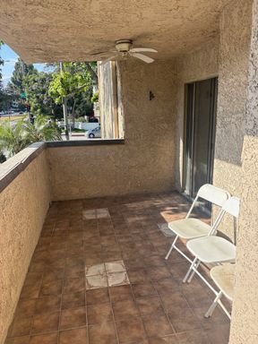 Condo in the heart of Pasadena! AVAILABLE NOW! – photo 1