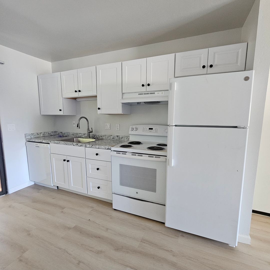 Sebastopol Apartment: 220 Golden Ridge Ave.