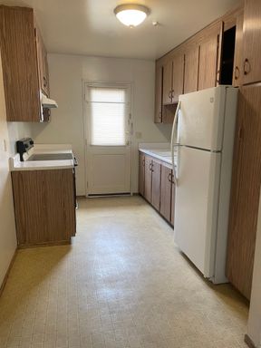 $300 move in special for immediate tenancy! 1 bedroom 1 bath apartment available now! – photo 1