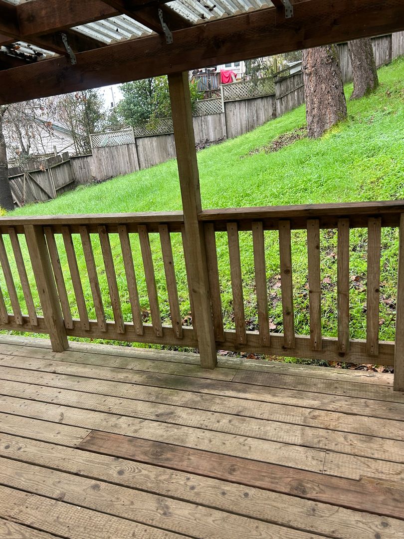 Sebastopol Apartment: High School Road