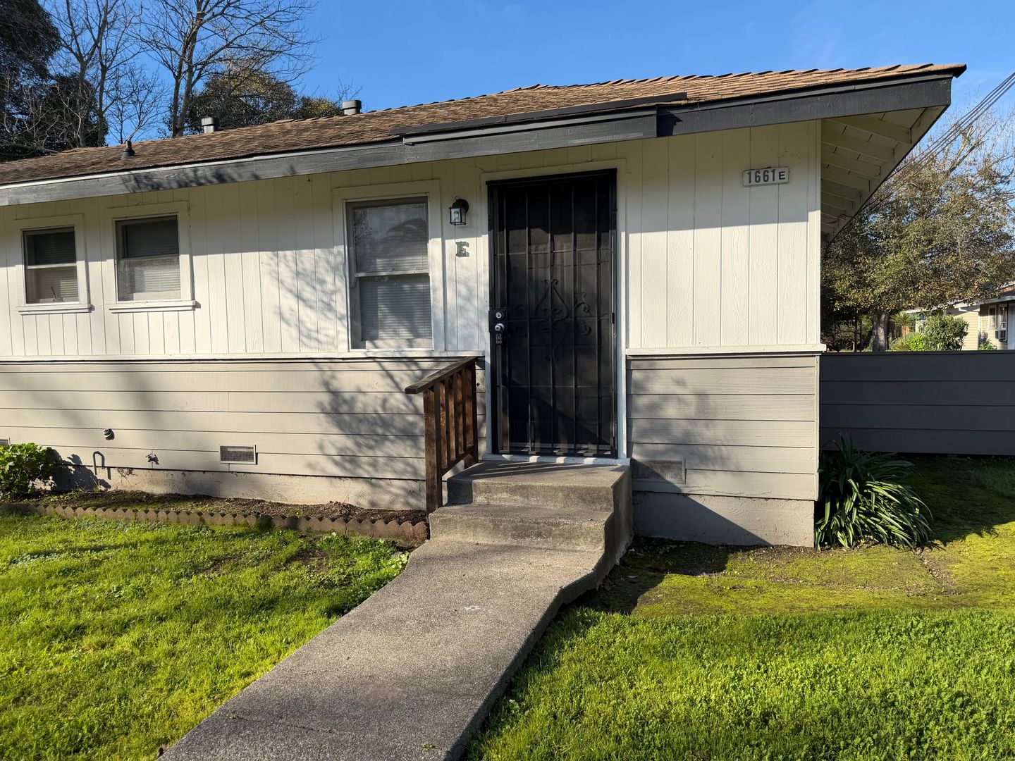 Santa Rosa Apartment: 1657 & 1661 Slater Street