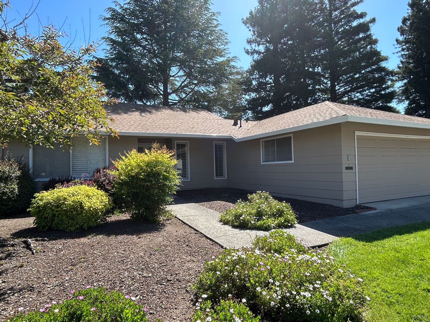 Santa Rosa House: 6589 Meadowridge Drive