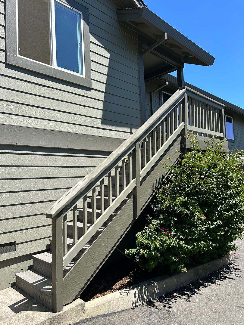 Healdsburg House: 992A Grove St