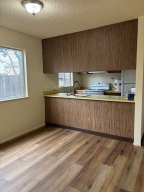 2 bedroom 1.5 bath townhome – photo 1