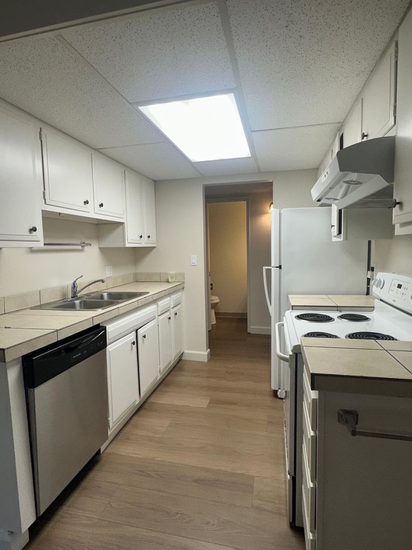 Santa Rosa Apartment: 2045 Mount olive Drive