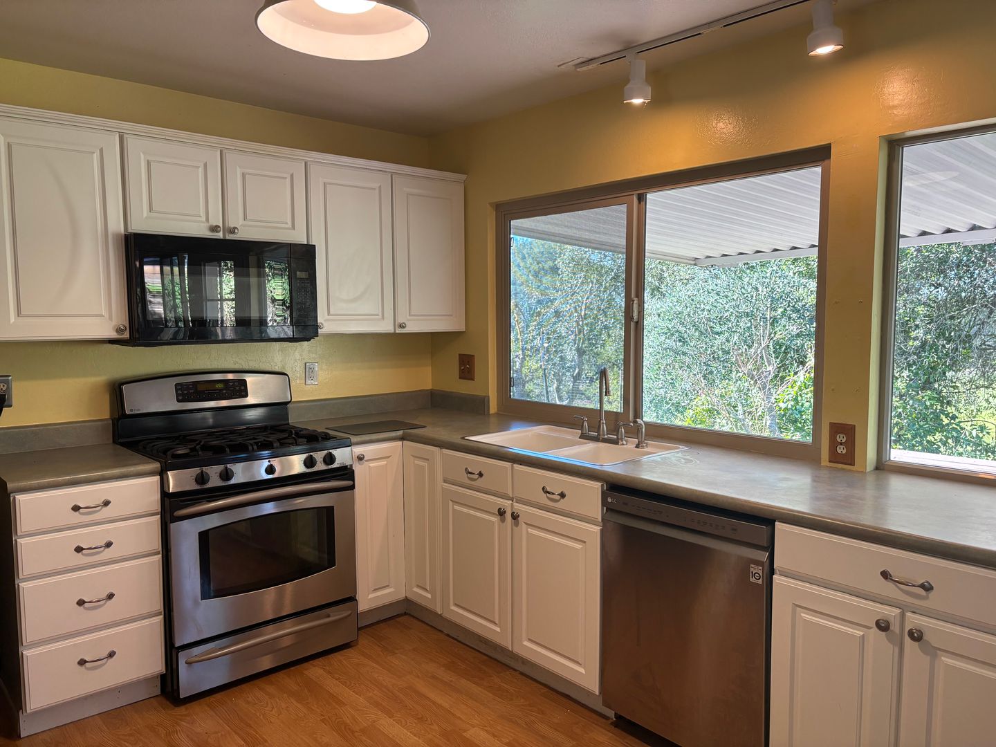 Santa Rosa House: 2709 Hidden Valley Dr