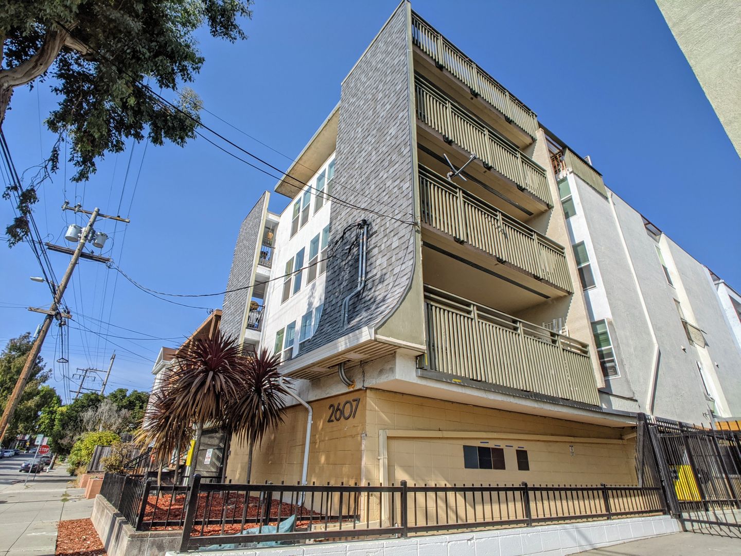 Berkeley Apartment: 2607 Ellsworth Street