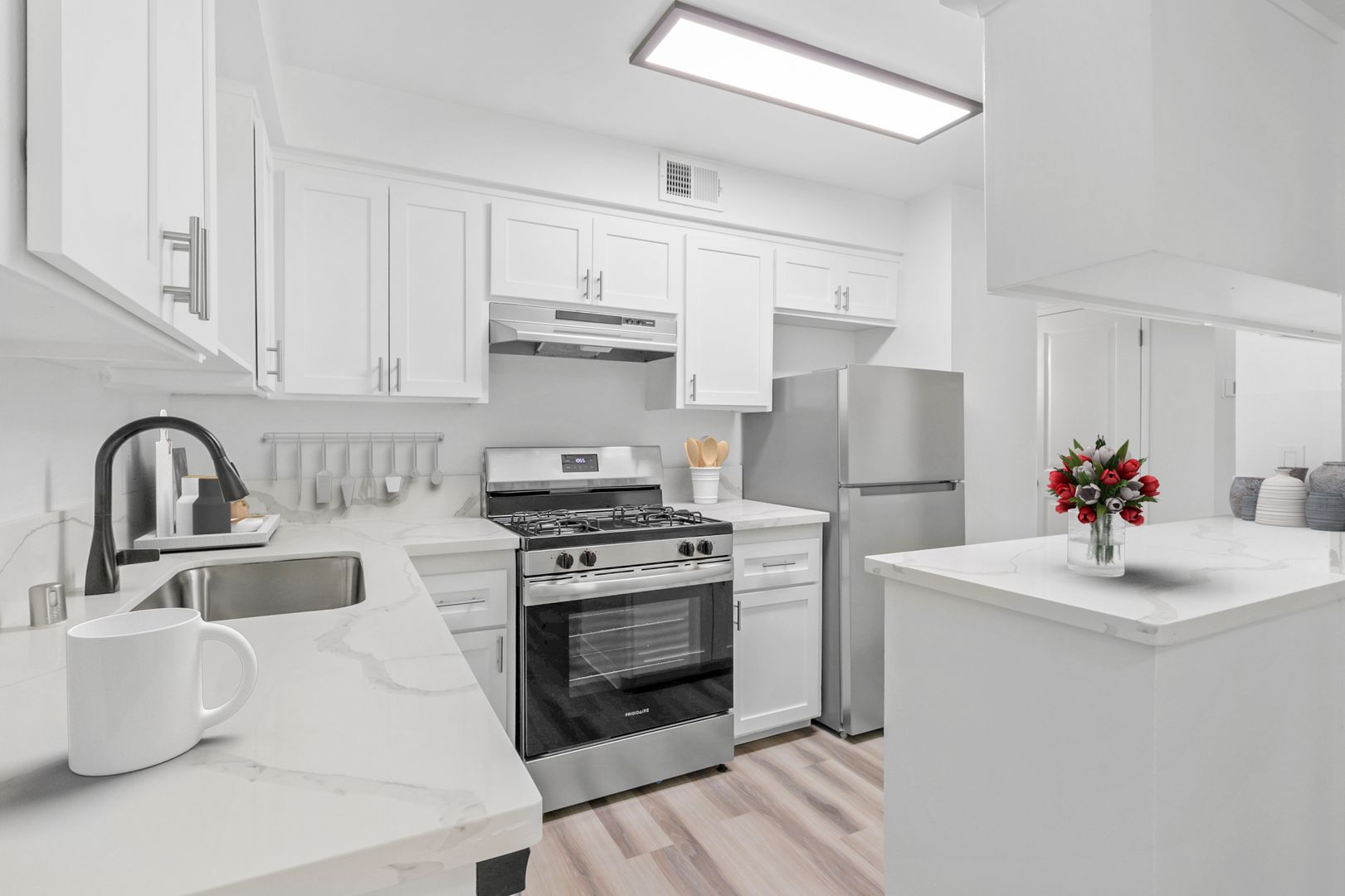 Carmichael Apartment: 5600 Marconi Ave