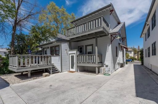 Amazing location, near Fabulous Forties. Remodeled. Spacious. Off street parking available. Apply now! – photo 1