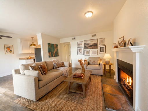 2 Bedroom, 1 Bathroom, Washer & Dryer, Central A/C+Heat – photo 1
