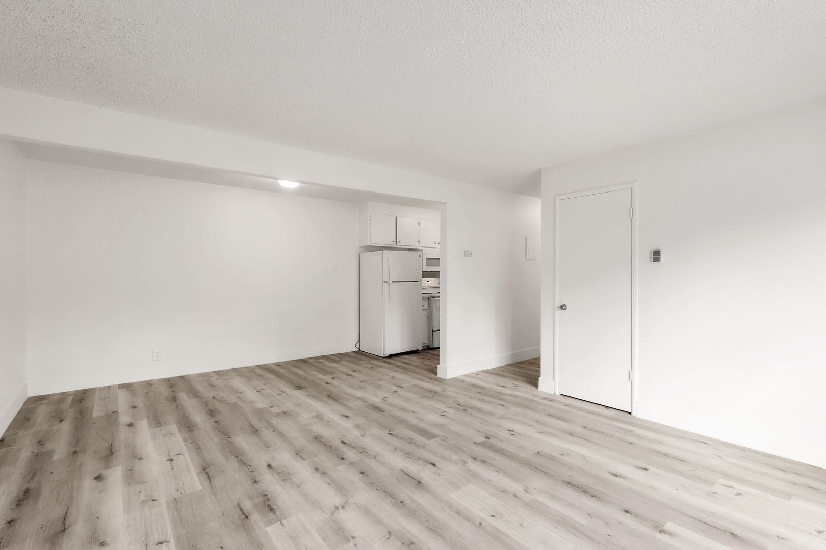 Carmichael Apartment: 5307-5325 Marconi Ave