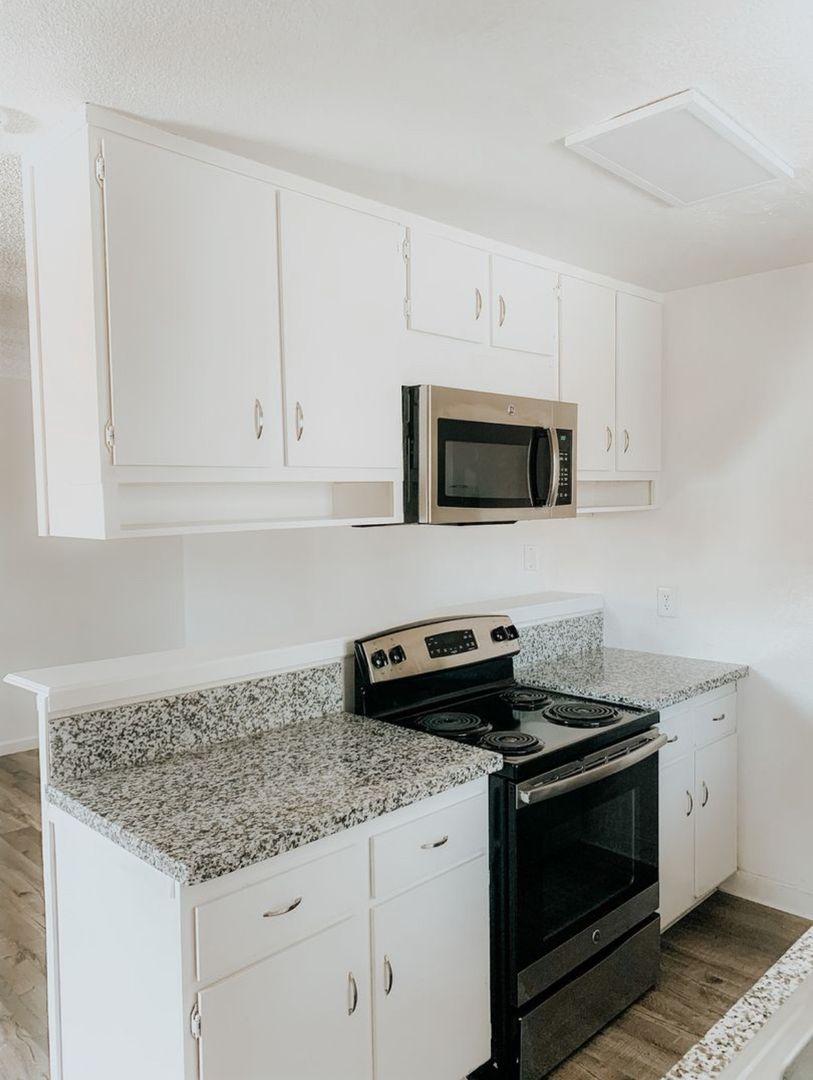 Carmichael Apartment: 5306 El Camino Ave