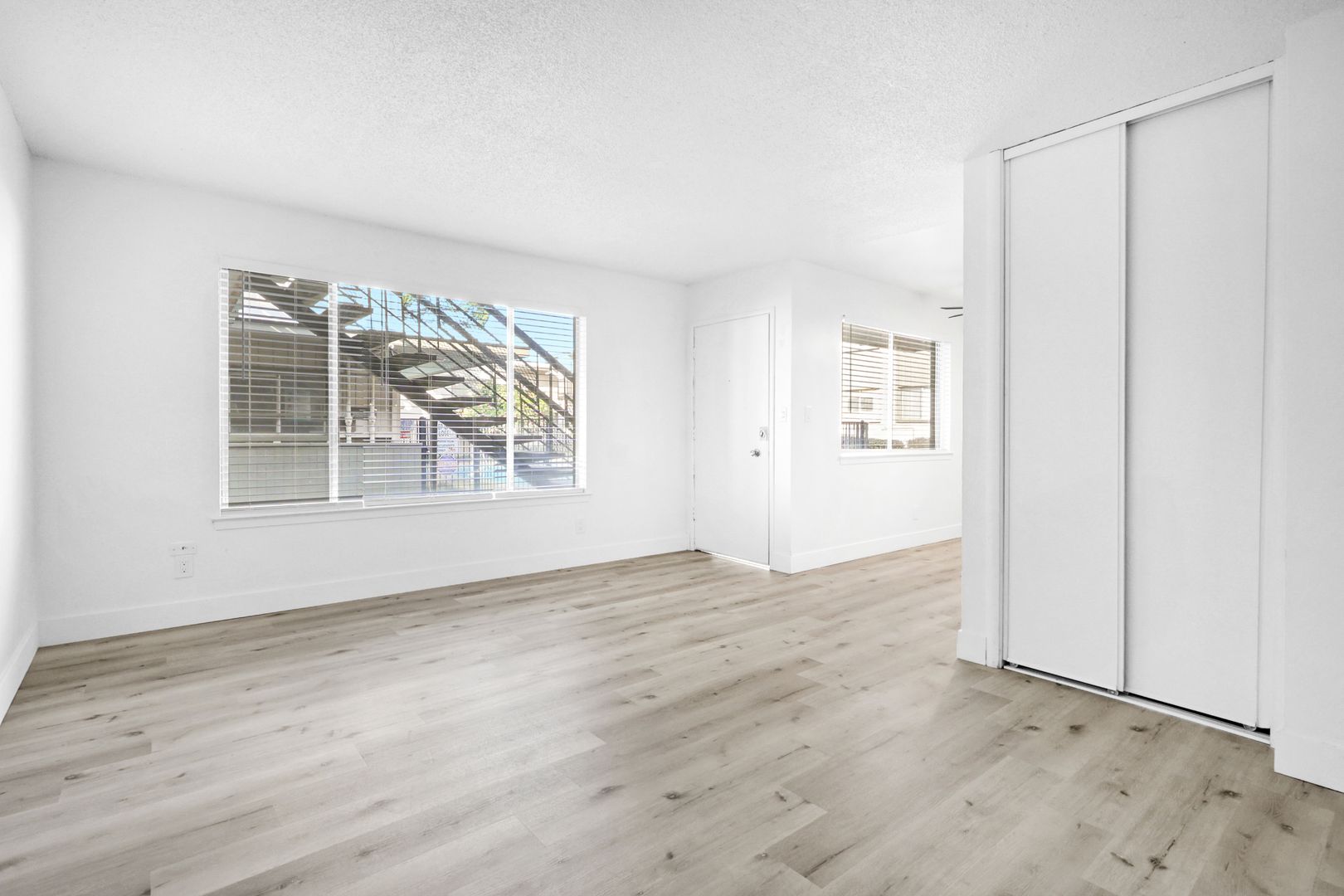 Carmichael Apartment: 5800 Fair Oaks Blvd