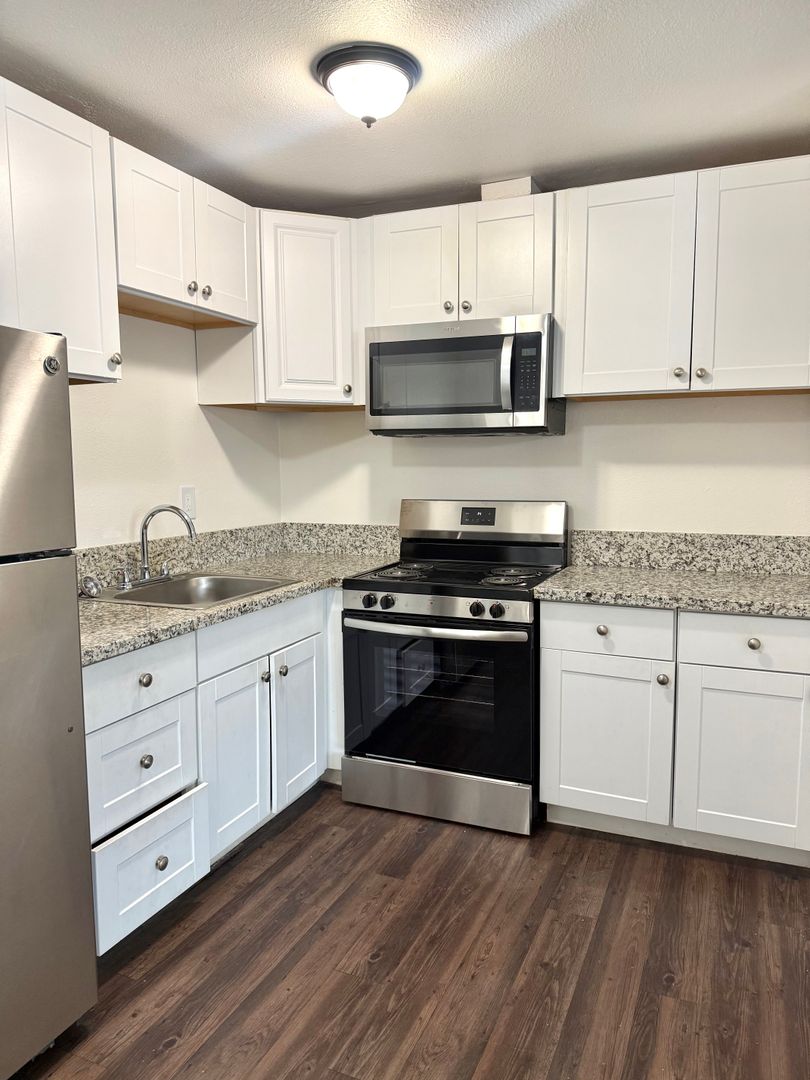 Carmichael Apartment: 5307-5325 Marconi Ave