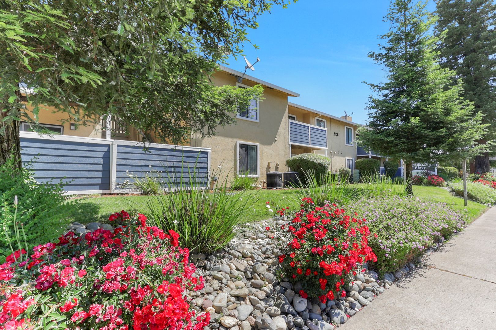 Carmichael Apartment: 5135 El Camino Ave