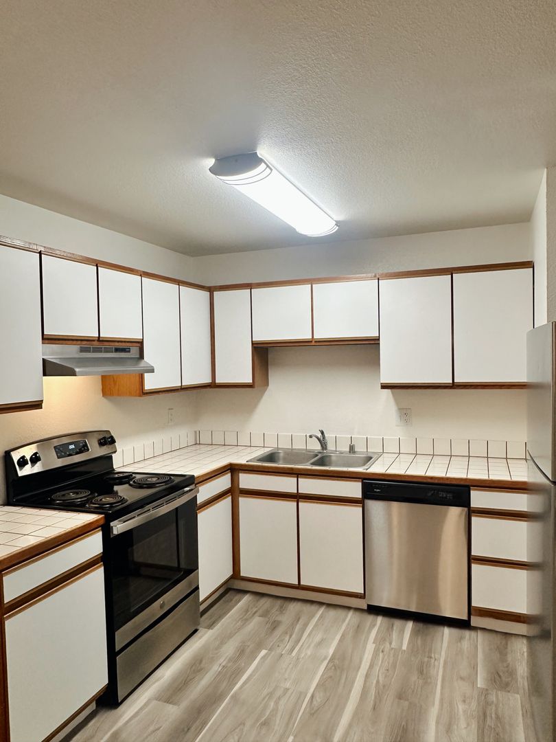 Chico Apartment: 2590 / 2594 California Park Drive