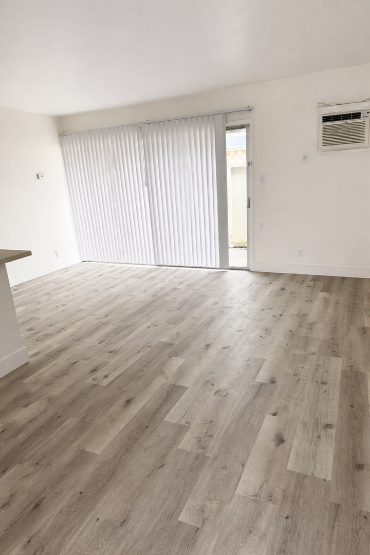 Carmichael Apartment: 5800-5818 Engle Rd