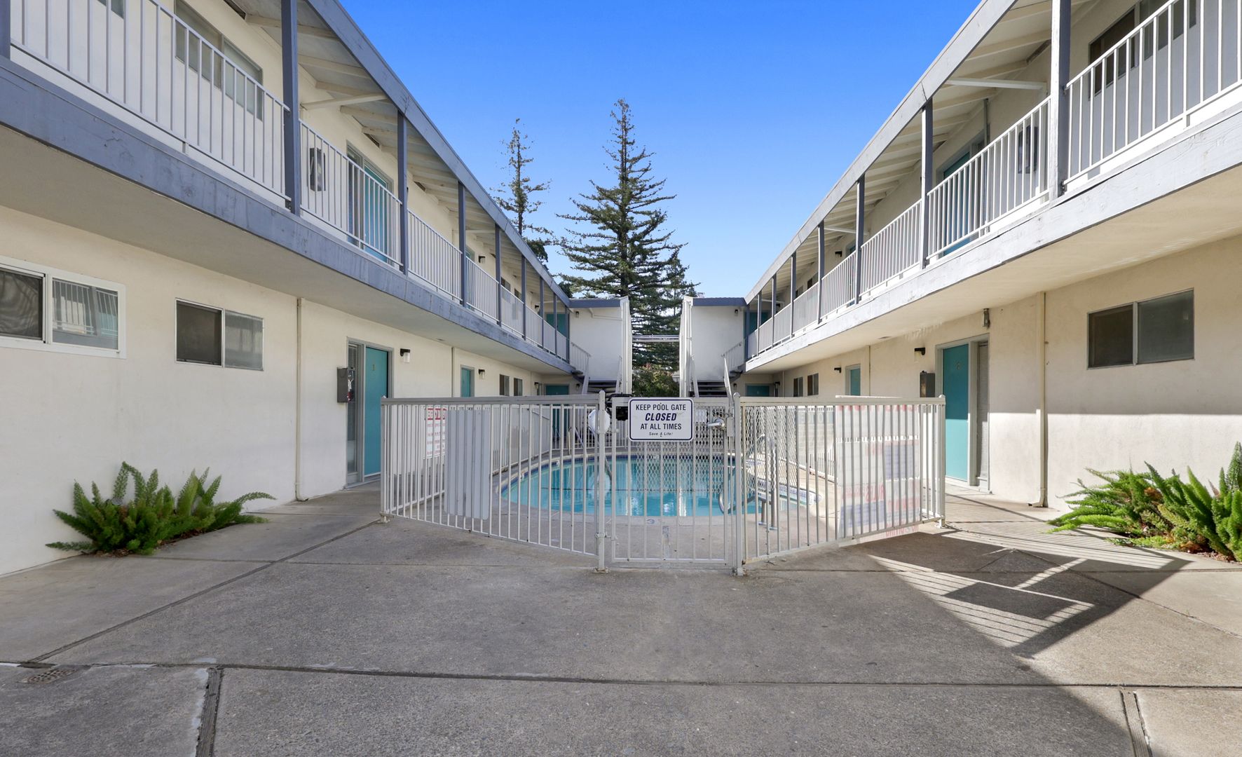 Carmichael Apartment: 5800-5818 Engle Rd