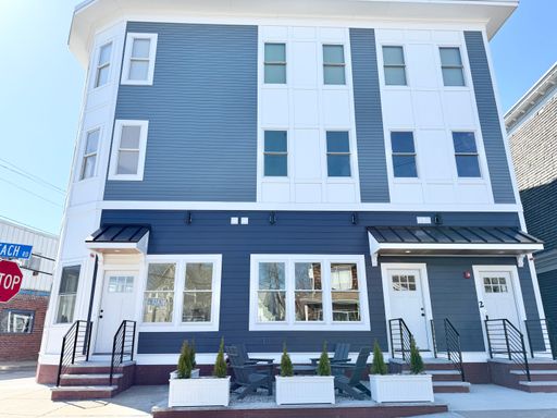 JUST COMPLETED! High-end 3-Bed Penthouse Just One Block from Winthrop Beach – photo 1