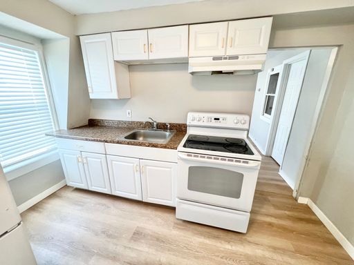 Spacious 2 Bedroom in Brockton – photo 1