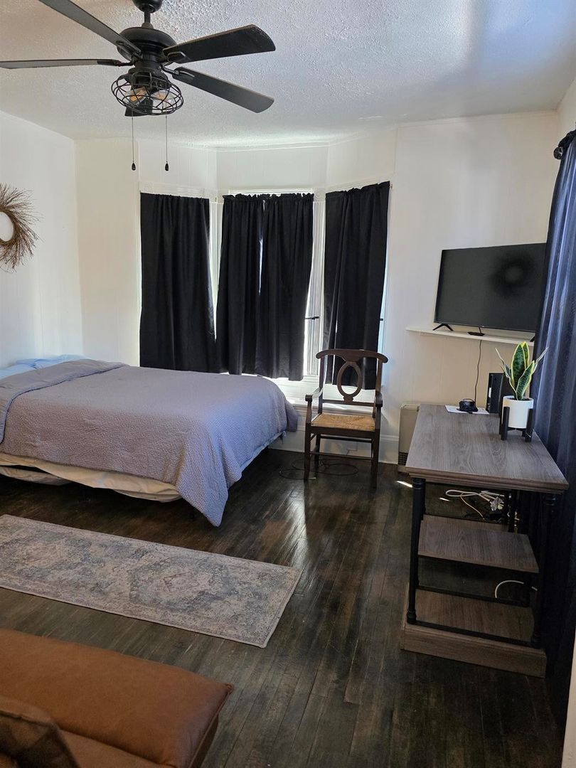 Auburn Apartment: 62 Cook ST