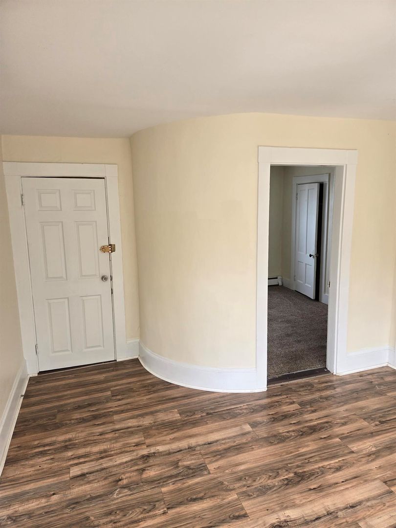 Auburn Apartment: 62 Cook ST