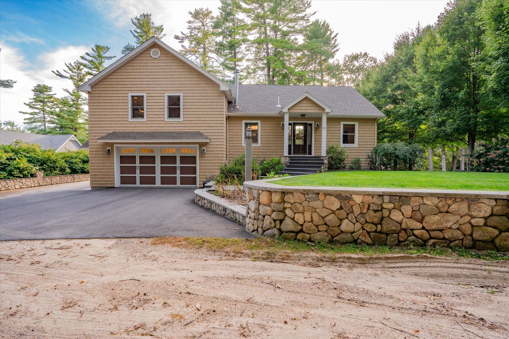 Sebago House: 21 Hemlock Point Rd
