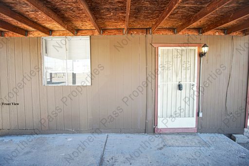 Cozy 1 Bedroom Apartment w/ Water Included – photo 1