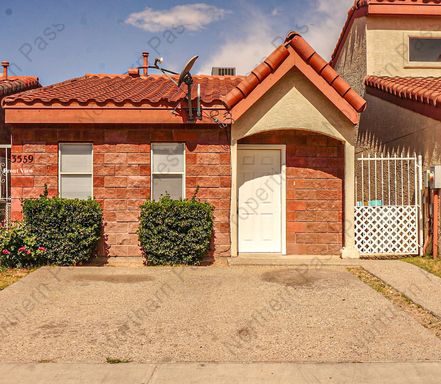 Cozy 3 BDR Home With Washer & Dryer! – photo 1