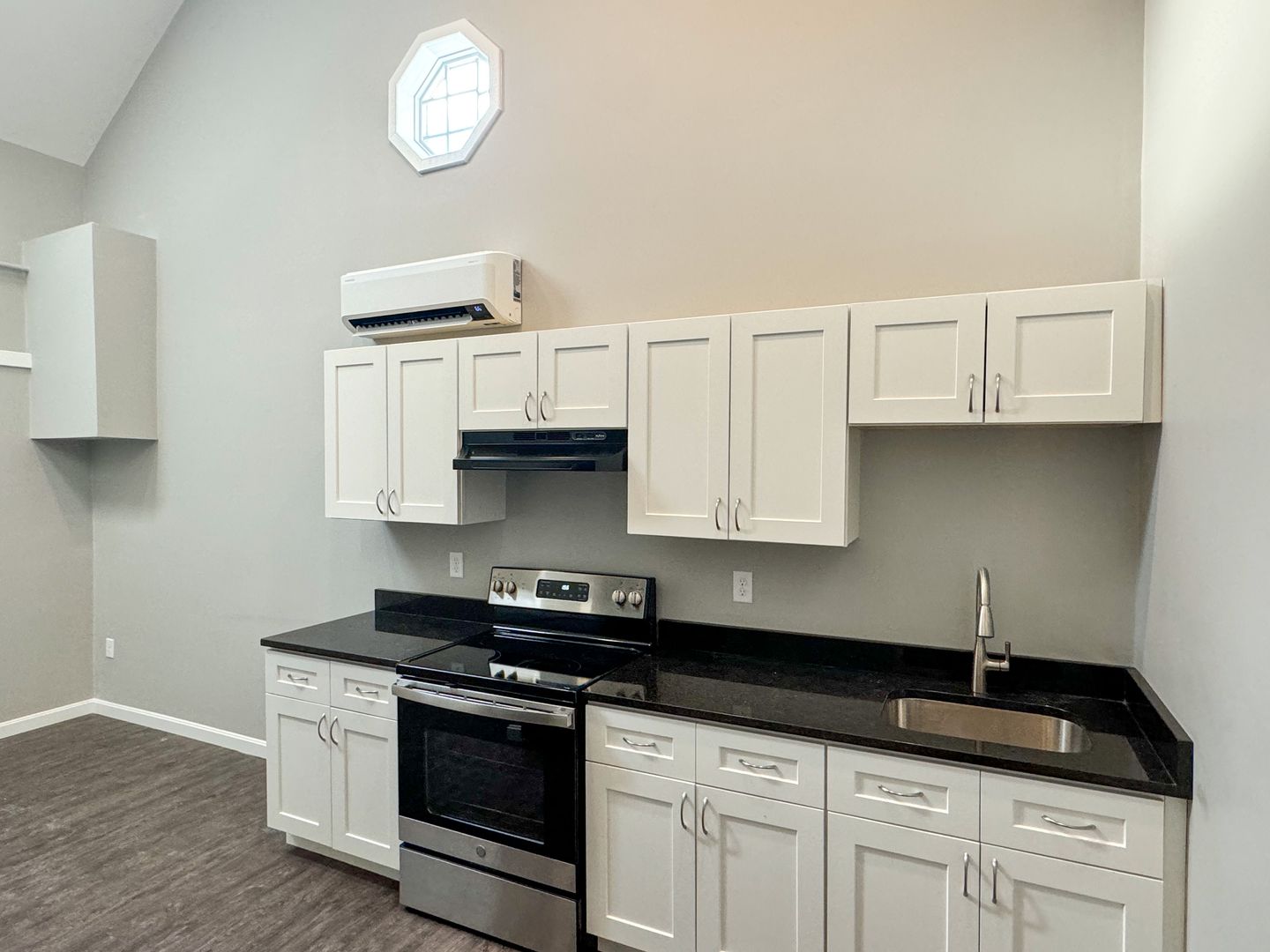 Portsmouth Apartment: 3548 Lafayette Road