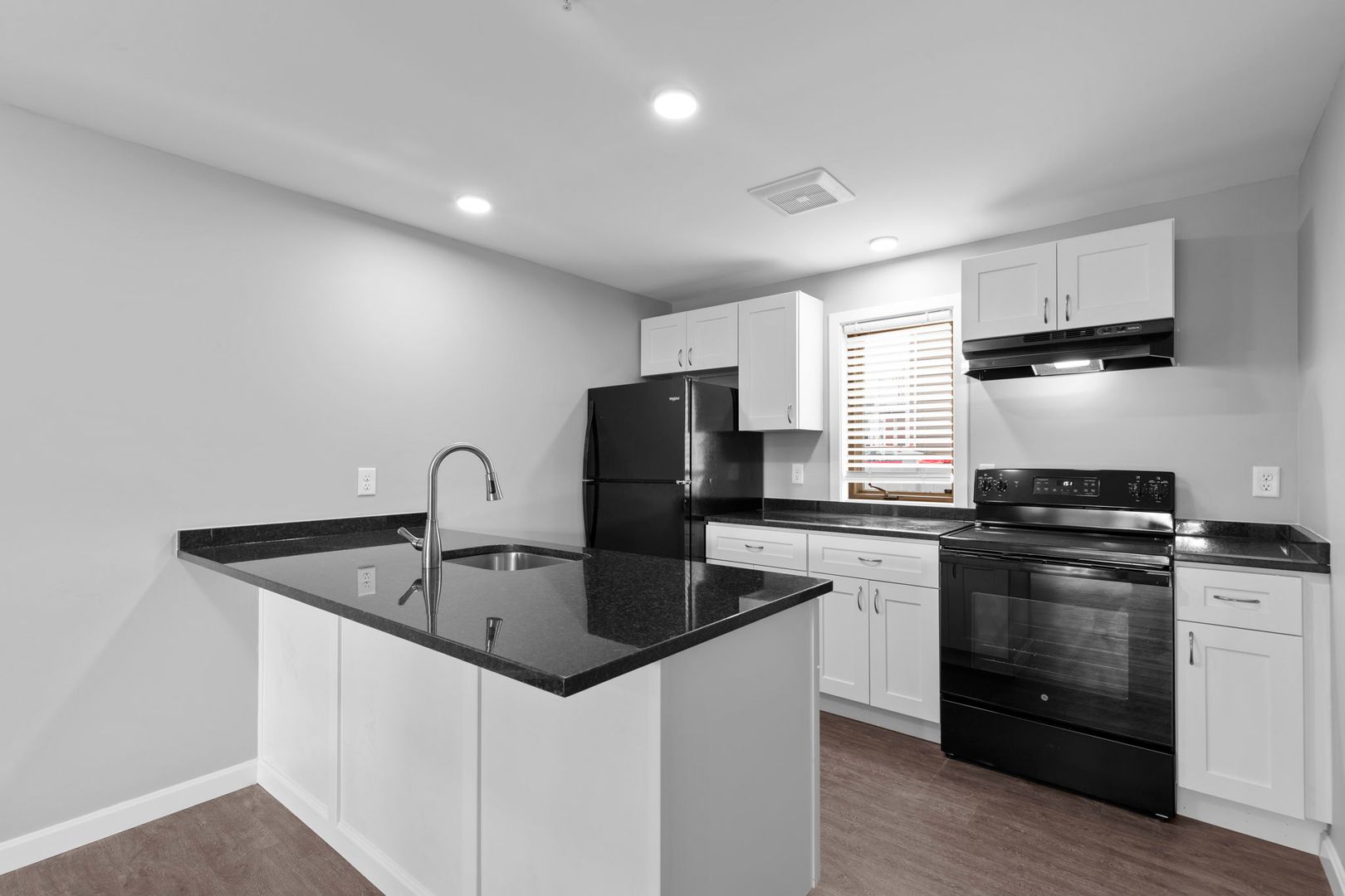 Portsmouth Apartment: 3548 Lafayette Road
