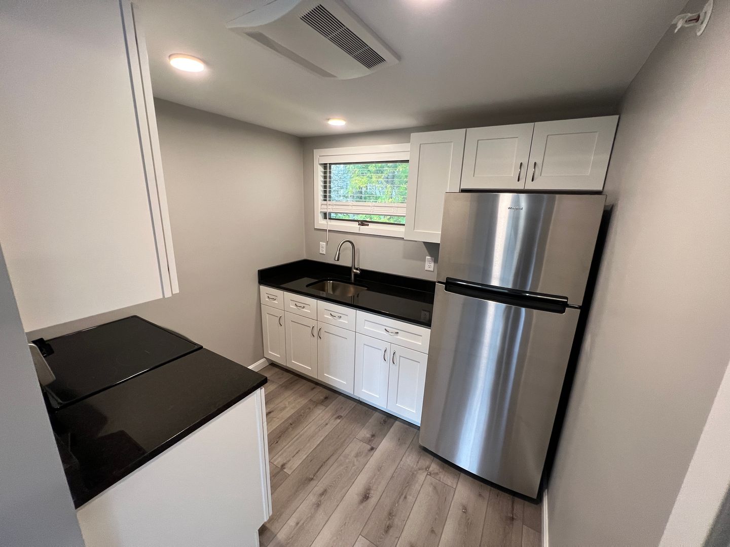 Portsmouth Apartment: 3548 Lafayette Road