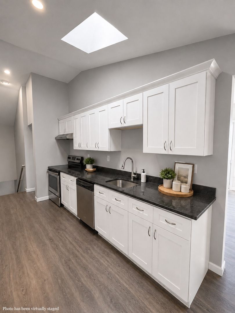 Portsmouth Apartment: 3548 Lafayette Road