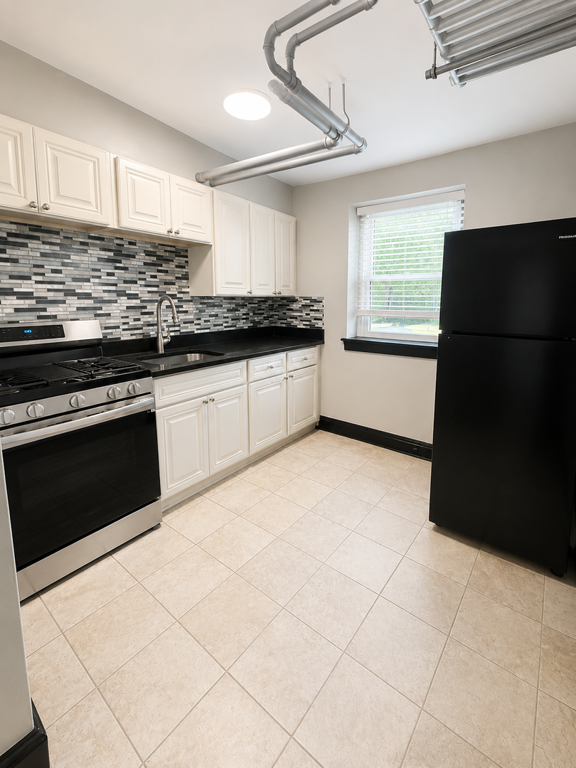 Salem Apartment: 182 Lafayette Street