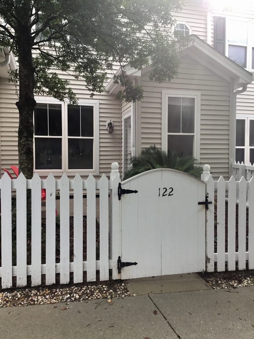 Wilmington Townhome: 5813 Wrightsville Avenue