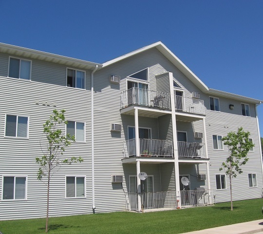 Fargo Apartment: 1910 49th St. S.