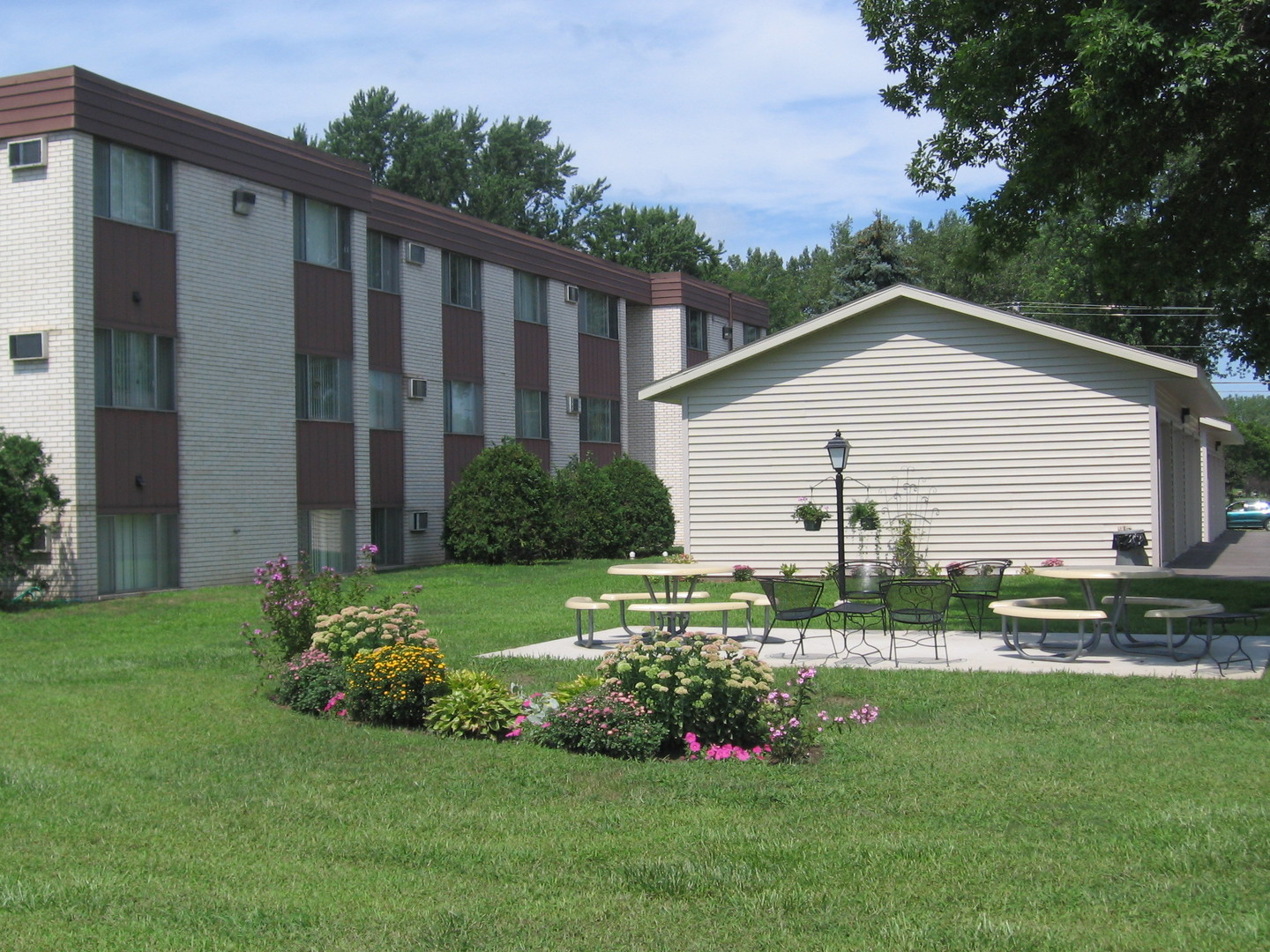 Winona Apartment: 1515 W. 5th St.