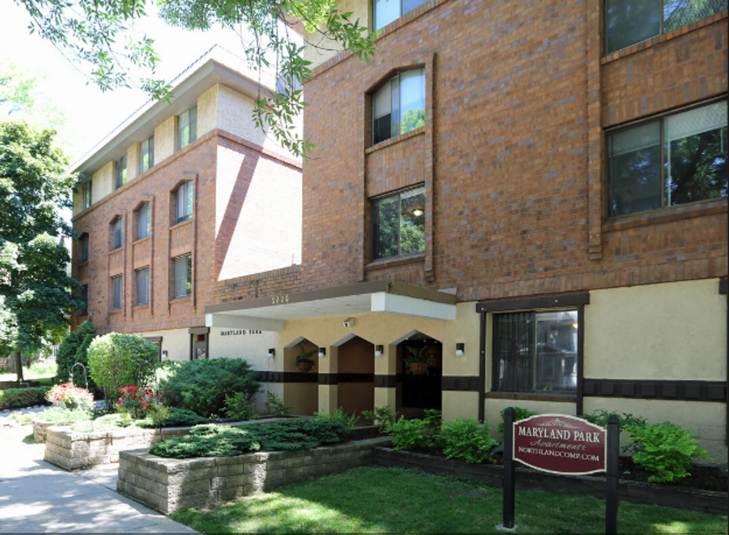 Milwaukee Apartment: 2720 N Frederick Ave / 2727 N Maryland Ave
