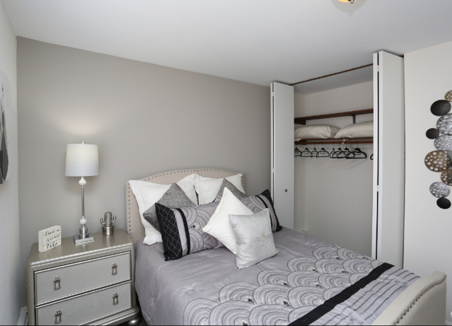 Milwaukee Apartment: 2720 N Frederick Ave / 2727 N Maryland Ave