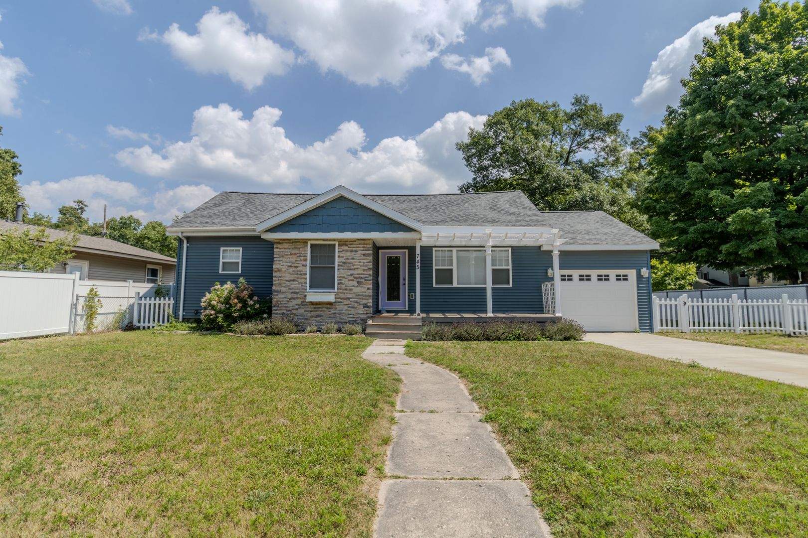 Contemporary Comfort and Versatility in a Prime Location