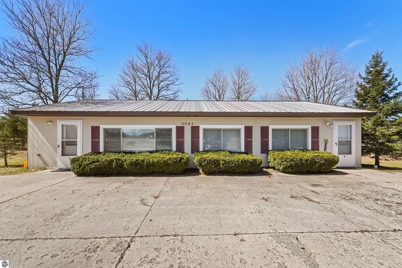 Mesick Apartment: 5093 M-37 North