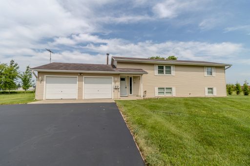 Move-In Ready & Full of Charm! – photo 1