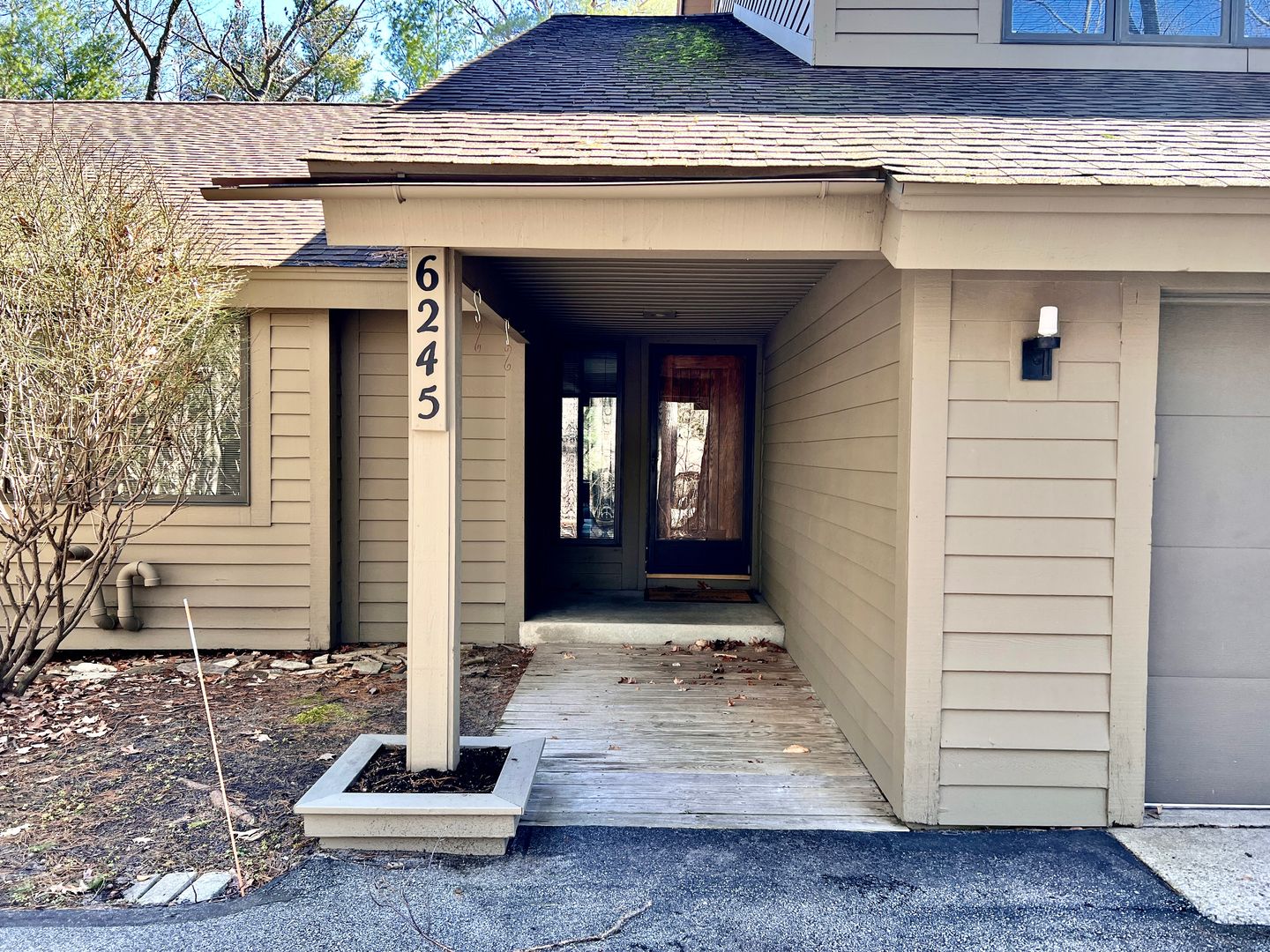 Traverse City House: 6245 Summit Court