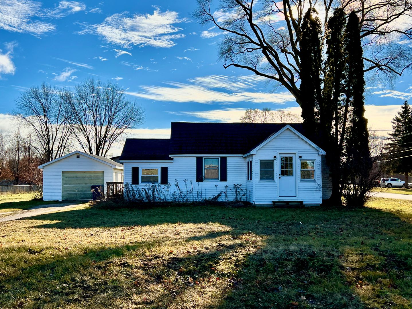 Elk Rapids House: 303 Meguzee Pt