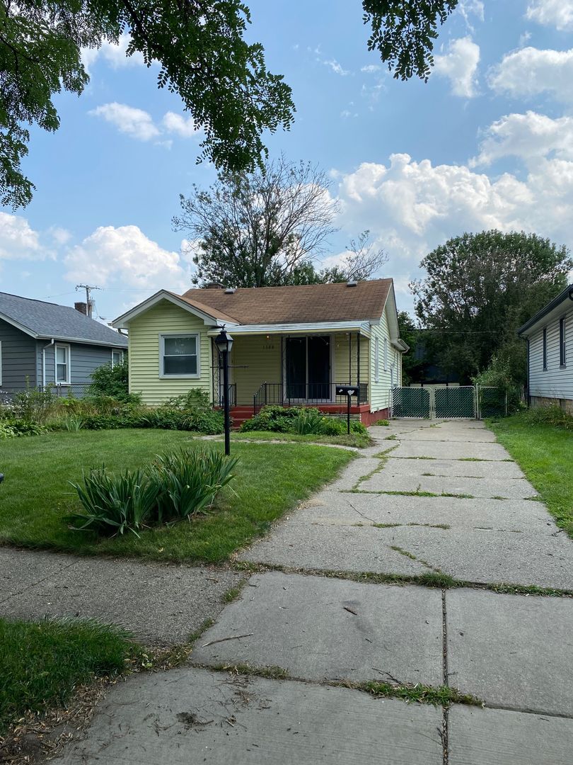 Bingham Farms Apartment: 30800 Telegraph Road
