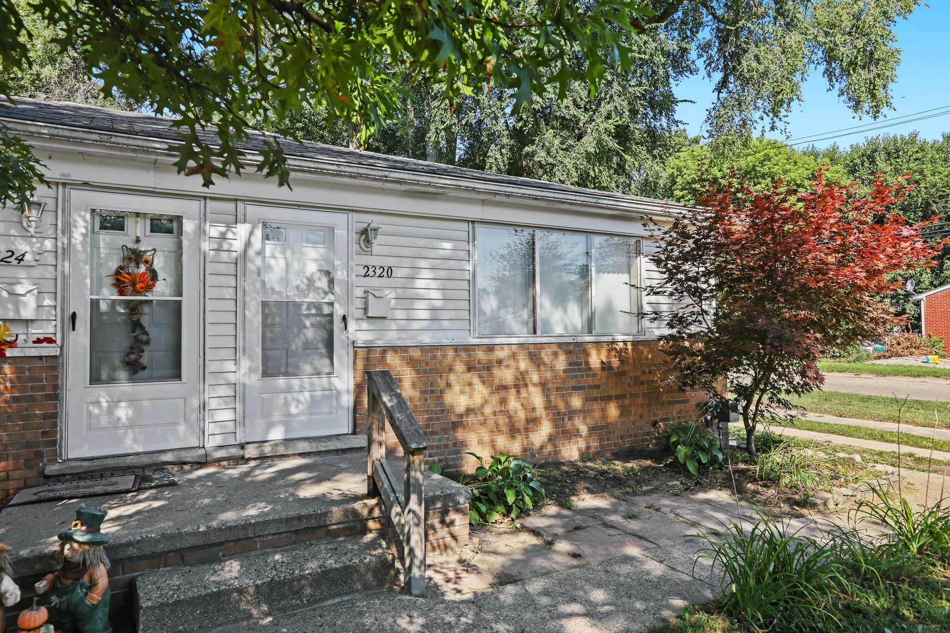 Westland Apartment: 2758 Ackley Avenue