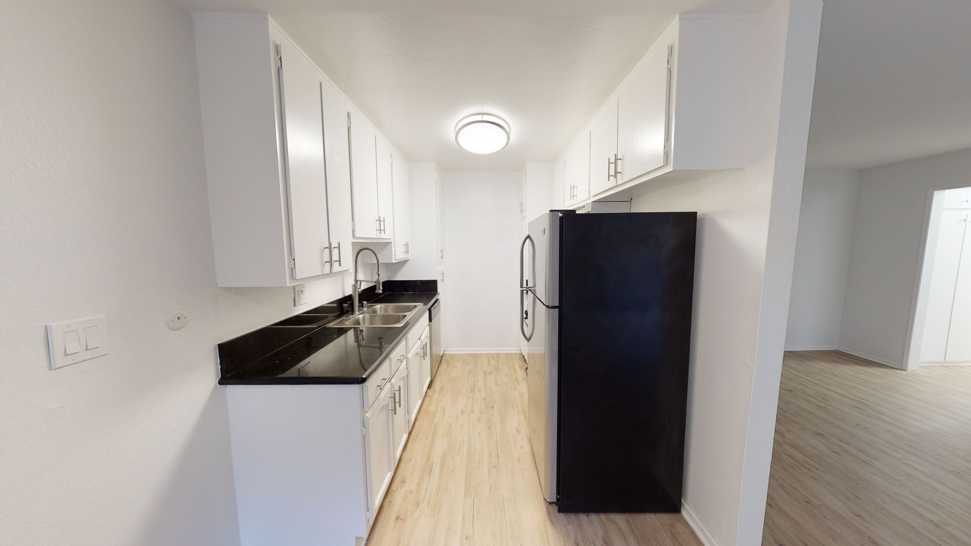 LOS ANGELES Apartment: 625 N. SYCAMORE AVE.